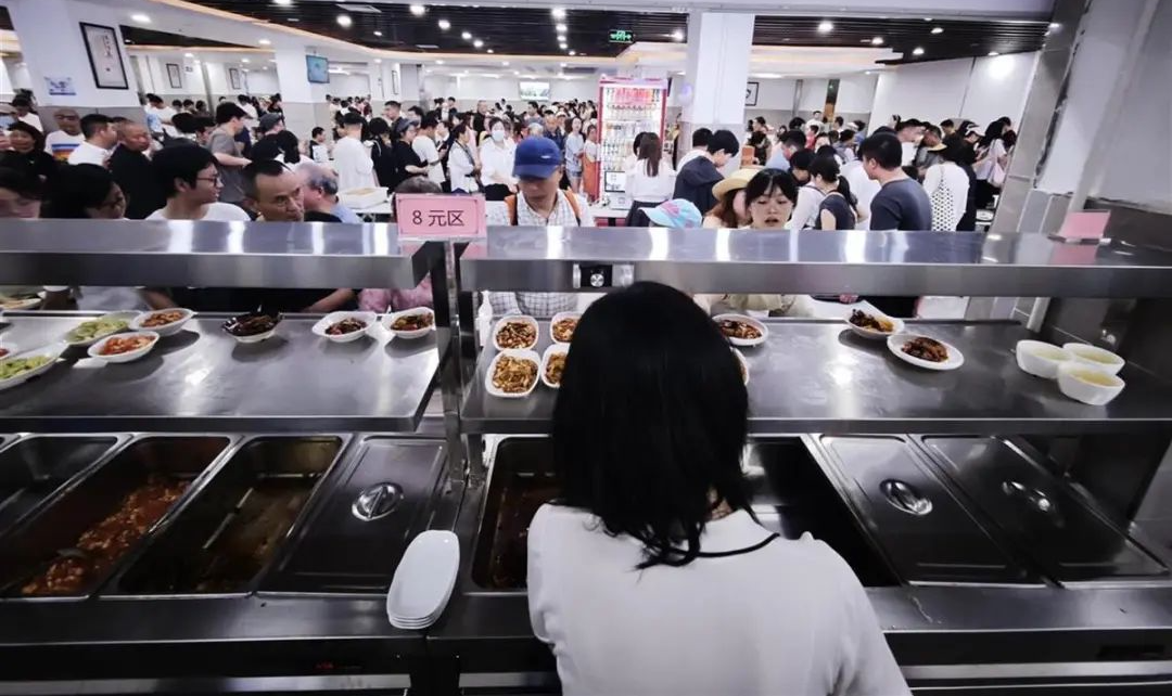 “五一”假期多地開(kāi)放機(jī)關(guān)食堂帶來(lái)的基層治理啟示